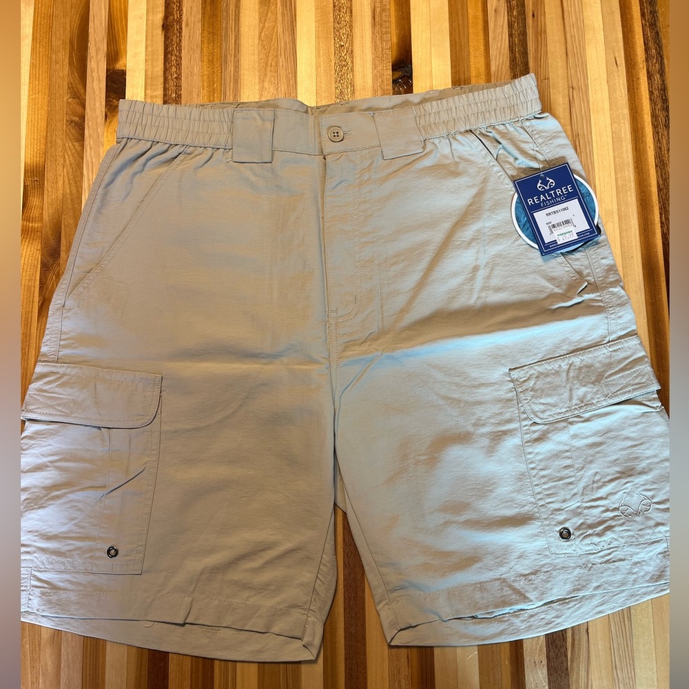 Realtree Men's Light Tan Cargo Shorts with Pocket Tabs